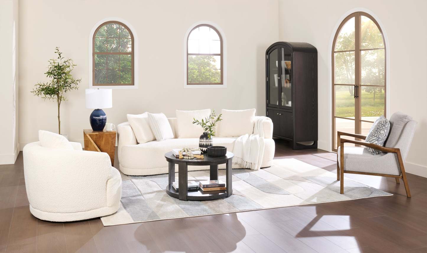 Fauteuil arrondi Moon de 35,8 po en tissu avec coussin décoratif - blanc amande laineux