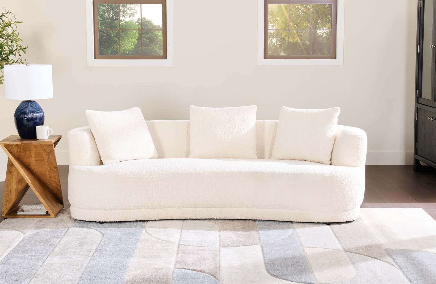 Canapé arrondi Moon de 91 po en tissu avec coussins décoratifs - blanc amande laineux