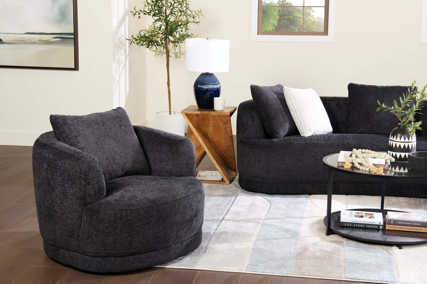 Fauteuil arrondi Moon de 35,8 po en tissu avec coussin décoratif - noir corbeau laineux