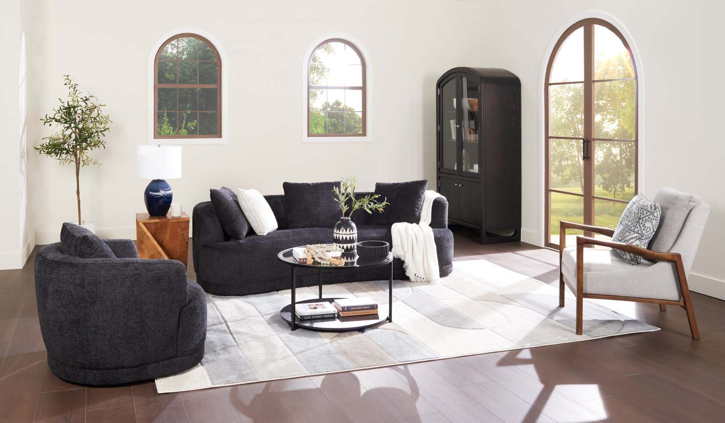 Fauteuil arrondi Moon de 35,8 po en tissu avec coussin décoratif - noir corbeau laineux