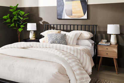 Table de chevet à 2 tiroirs Mori, 18 L x 25,75 H - Naturel | Table de nuit Mori de 18 po (l) x 25,75 po (H) à 2 tiroirs - naturelle