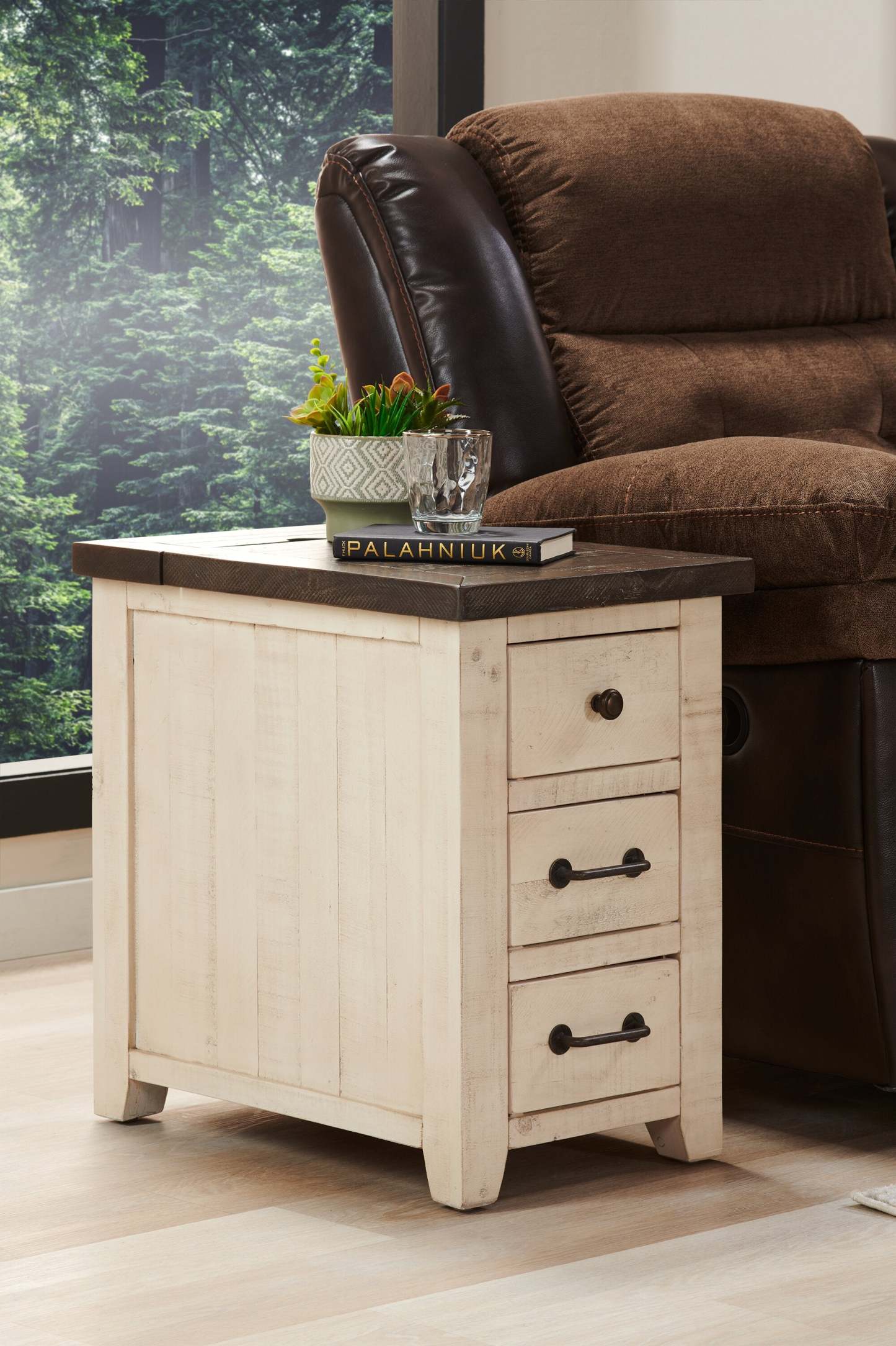 Morgan 16 Rustic Powered Chairside Table with Storage - White with Reclaimed Wood|Table de fauteuil rustique Morgan de 16 po avec rangement - blanche avec bois recyclé