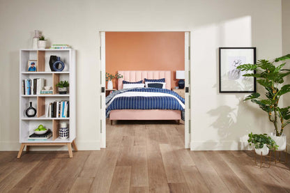 Bibliothèque Bremen 32.75 avec 4 étagères décalées - Blanc et Marron clair | Bibliothèque Bremen de 32,75 po avec 4 tablettes décalées - blanche et brun clair