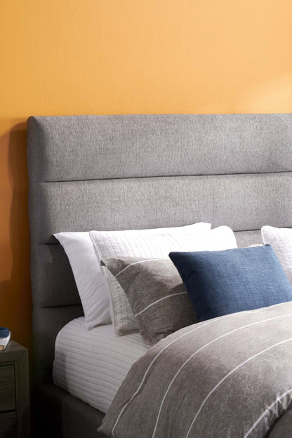 Lit rembourré Naya en tissu gris, capitonné - King Size | Lit rembourré Naya en tissu gris capitonné - format très grand lit