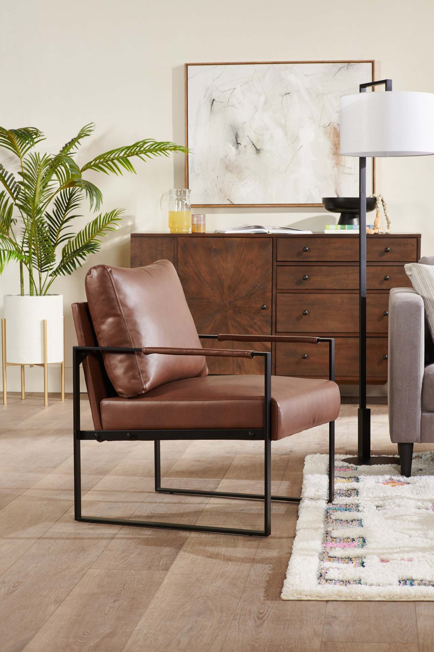 Nico 24.75 Fauteuil d'appoint en similicuir avec pieds en métal - Marron | Fauteuil d'appoint Nico de 24,75 po en similicuir avec pattes en métal - brun