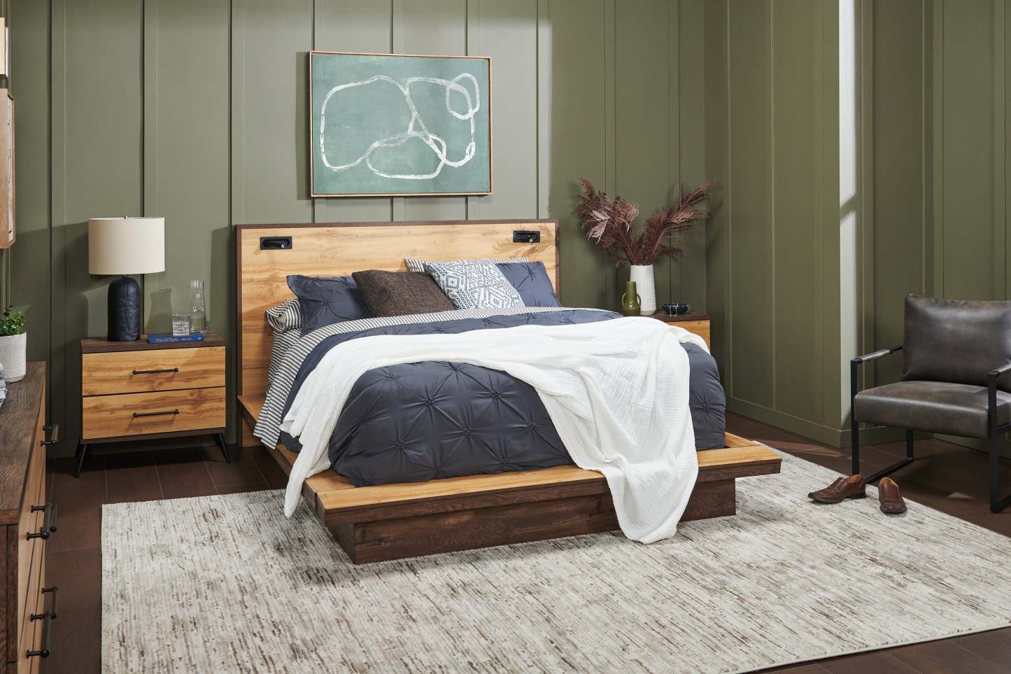 Lit plateforme Silas brun rustique avec tête de lit, cadre et éclairage à DEL - format grand lit | Silas Platform Bed with Headboard & Frame, LED, Rustic Brown - Queen Size