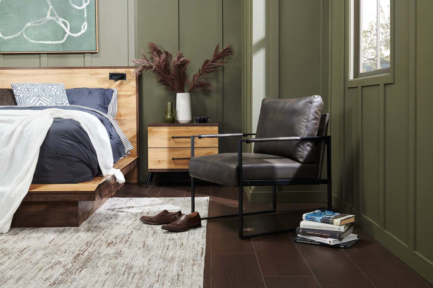 Fauteuil d'appoint en similicuir Nico 24.75 avec pieds en métal - Gris foncé | Fauteuil d'appoint Nico de 24,75 po en similicuir avec pattes en métal - gris foncé