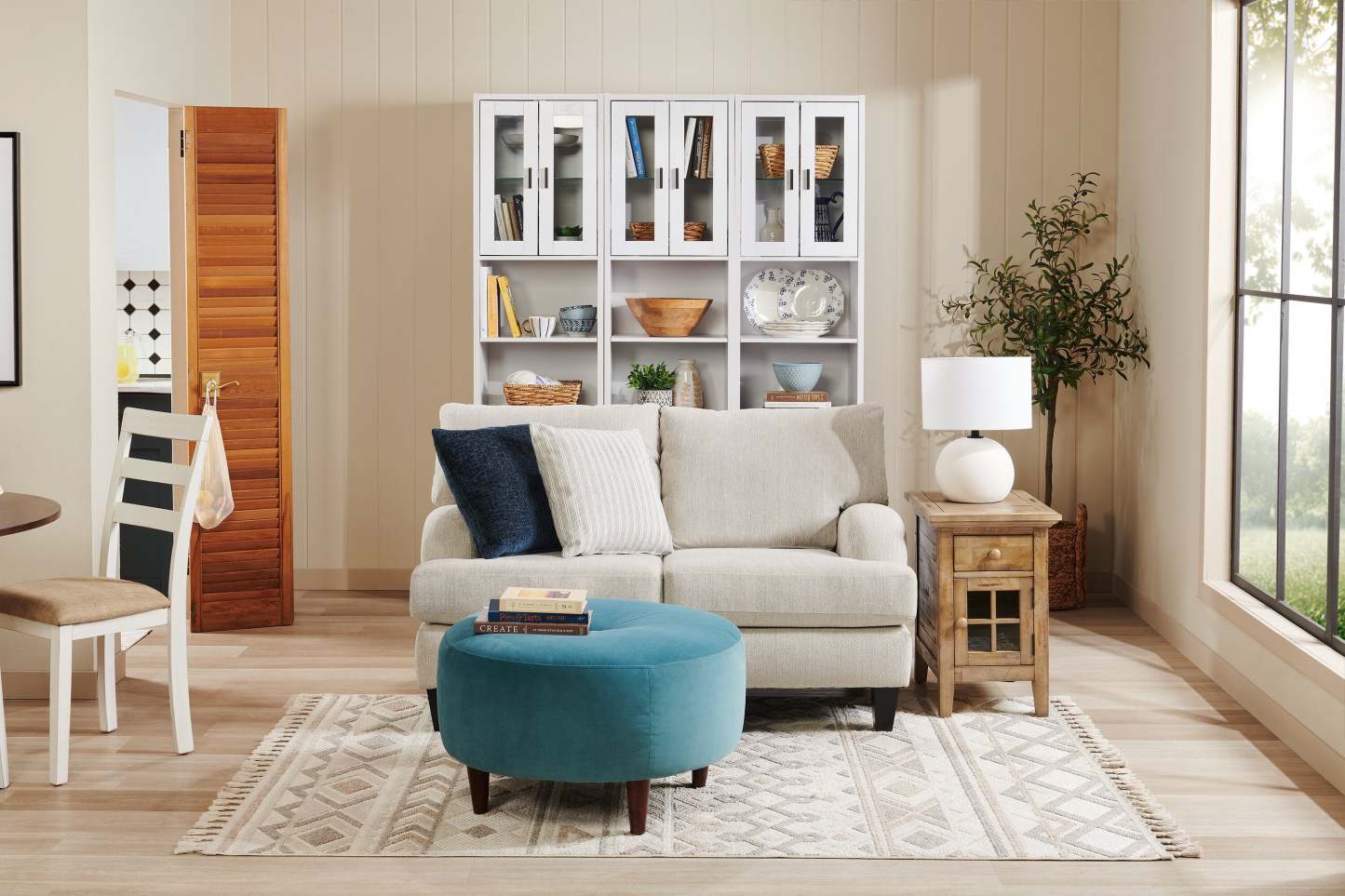 Rocco 16 Chairside Table avec USB - Bois Naturel|Table de fauteuil Rocco de 16 po avec USB - bois naturel