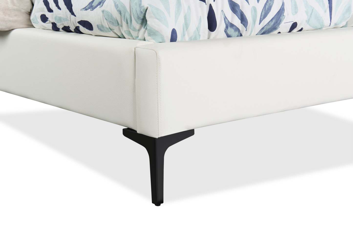 Lit plateforme rembourré Nova en tissu de cuir végétalien blanc - Queen Size | Lit plateforme rembourré Nova en tissu de cuir végétalien blanc - format grand lit