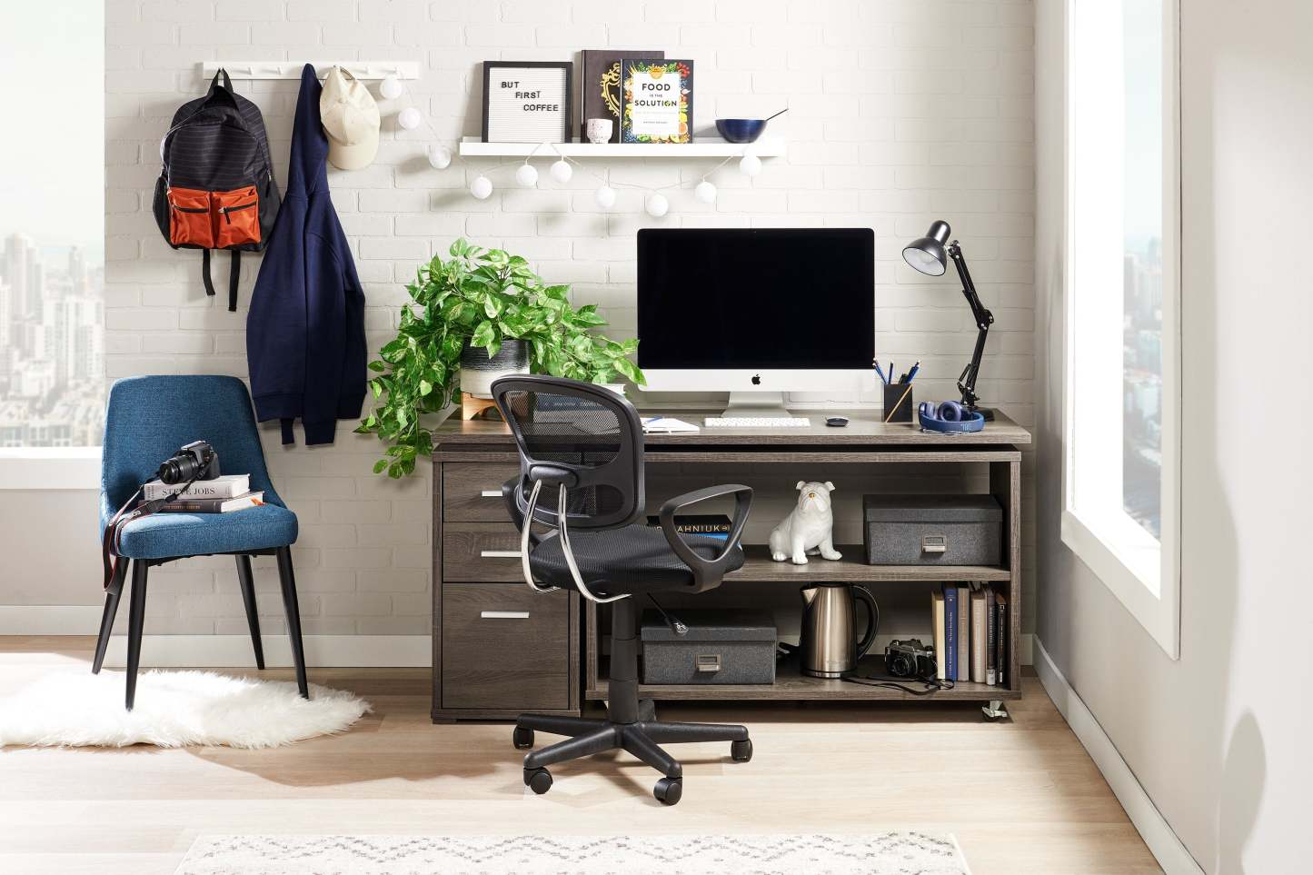 Bureau d'angle pliable Oliver 60 avec rangement et ports USB - Gris|Bureau en coin pliable Oliver de 60 po avec rangement et ports USB - gris