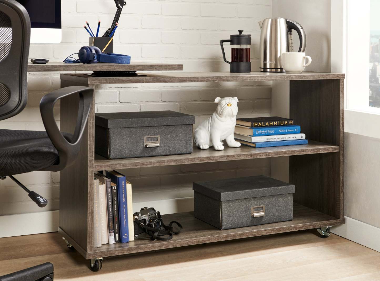 Bureau d'angle pliable Oliver 60 avec rangement et ports USB - Gris|Bureau en coin pliable Oliver de 60 po avec rangement et ports USB - gris