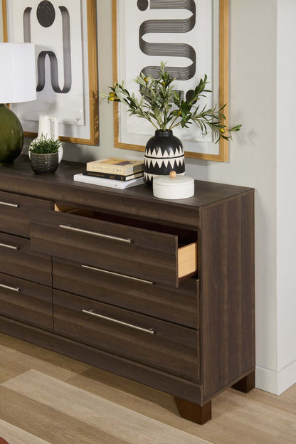 Commode à 6 tiroirs Olivia pour chambre à coucher, 61,3 L x 32,8 H, fabriquée au Canada - Gris | Commode Olivia de 61,3 po (L) x 32,8 po (H) à 6 tiroirs pour la chambre à coucher, fabriquée au Canada - grise