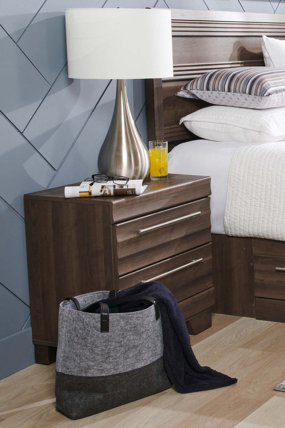 Olivia 6 pièces Ensemble de chambre à coucher avec lit de rangement, commode, miroir et table de nuit, fabriqué au Canada, gris - format grand lit