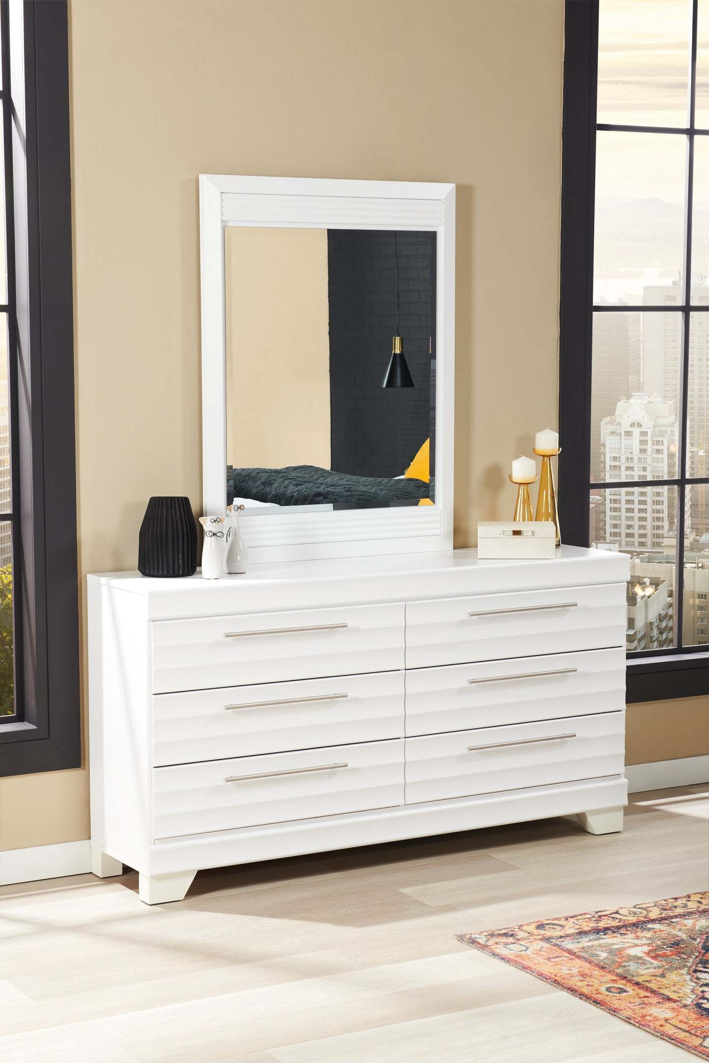 Commode à 6 tiroirs pour chambre Olivia, 61,3 L x 32,8 H, fabriquée au Canada - Blanc | Commode Olivia de 61,3 po (L) x 32,8 po (H) à 6 tiroirs pour la chambre à coucher, fabriquée au Canada - blanche