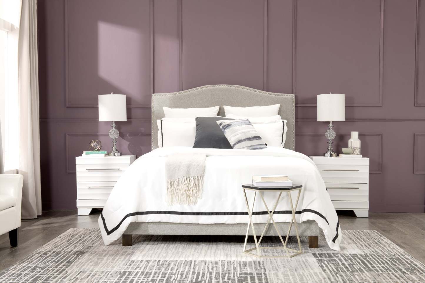 Table de nuit Olivia à 2 tiroirs, 23,5 L x 25,2 H, fabriquée au Canada - Blanc | Table de nuit Olivia de 23,5 po (L) x 25,2 po (H) à 2 tiroirs, fabriquée au Canada - blanche