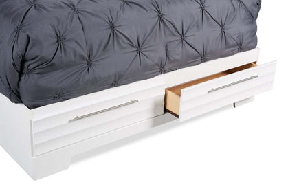 Olivia 6pc Bedroom Set with Storage Bed, Dresser, Mirror & Nightstand, Made in Canada, White - Queen Size | Ensemble de chambre à coucher Olivia 6 pièces avec lit de rangement, commode, miroir et table de nuit, fabriqué au Canada, blanc - taille queen