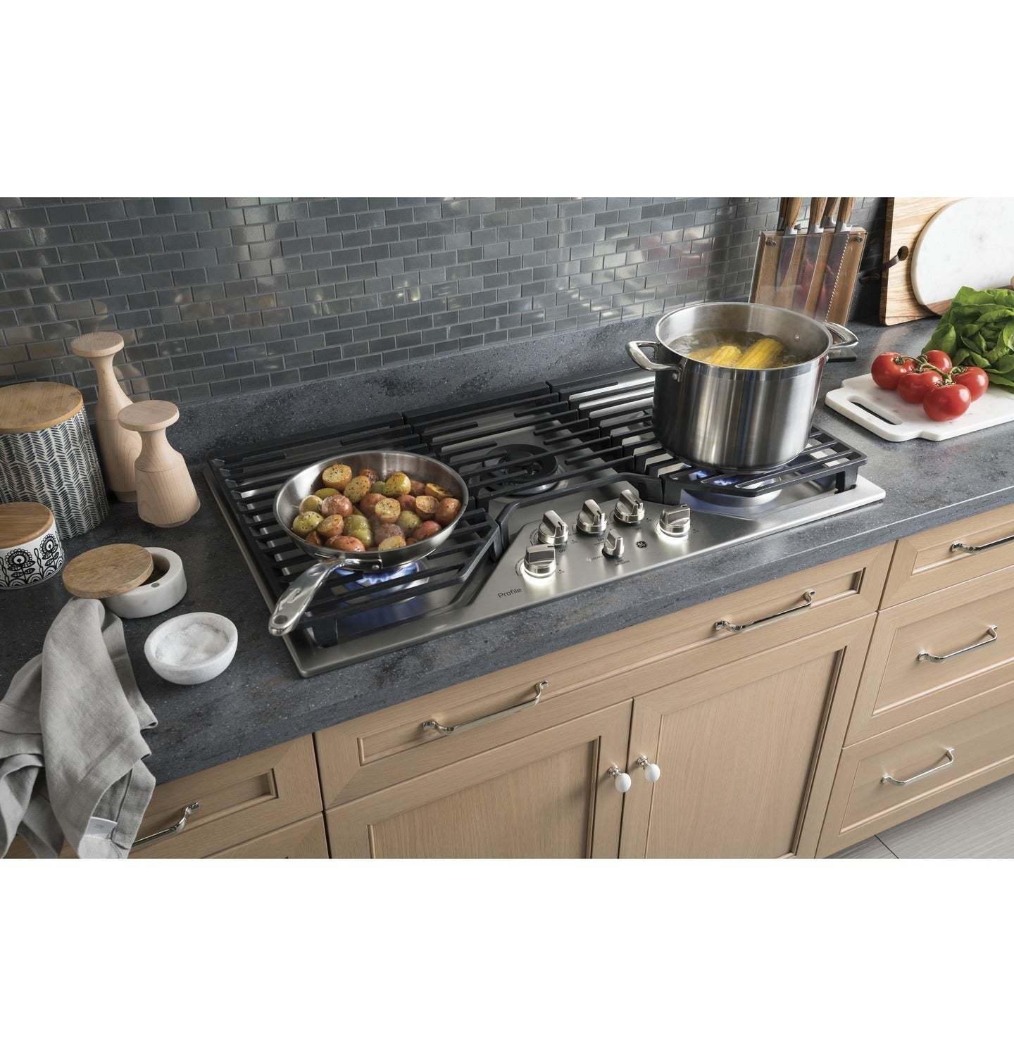 Profile 30 5-Element Gas Cooktop - Stainless - PGP9030SLSS | Surface de cuisson à gaz Profile de 30 po à 5 éléments - acier inoxydable - PGP9030SLSS
