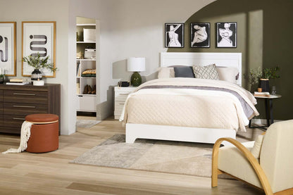 Manitoba 18 Round Storage Ottoman - Brown Faux Leather|Pouf de rangement rond Manitoba de 18 po - similicuir brun