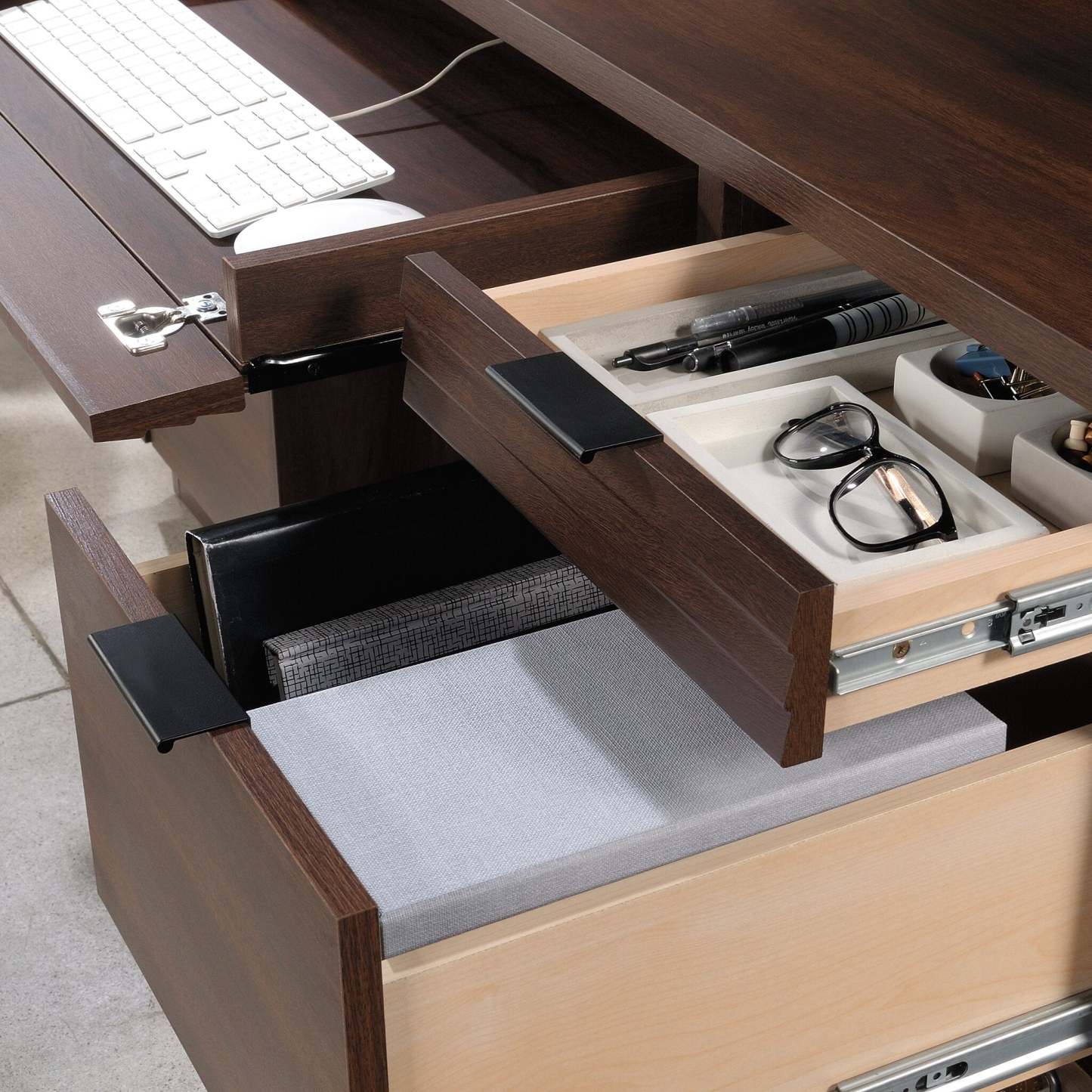 Bureau bahut Palo Alto de 59,13 po de qualité commerciale à 6 tiroirs - acajou