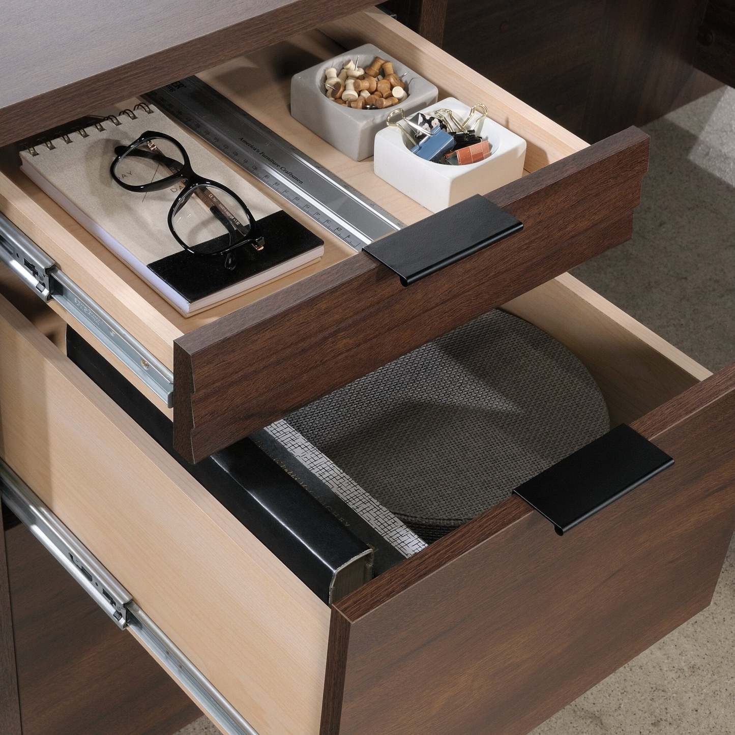 Bureau en forme de L Palo Alto de 59,13 po de qualité commerciale à 3 tiroirs avec armoire - acajou