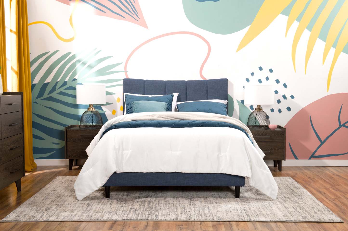 Paseo Upholstered Platform Bed in Navy Fabric - Full Size | Lit plateforme rembourré Paseo en tissu bleu marine - format lit double