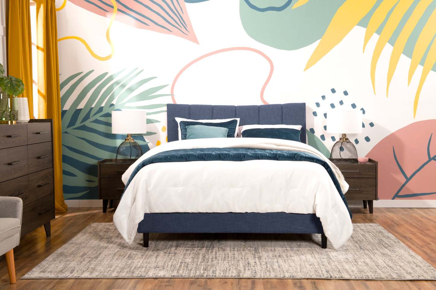 Paseo Upholstered Platform Bed in Navy Fabric - Queen Size | Lit plateforme rembourré Paseo en tissu bleu marine - format grand lit