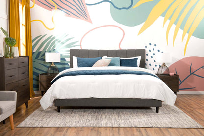 Paseo Upholstered Platform Bed in Grey Fabric - King Size | Lit plateforme rembourré Paseo en tissu gris - format très grand lit