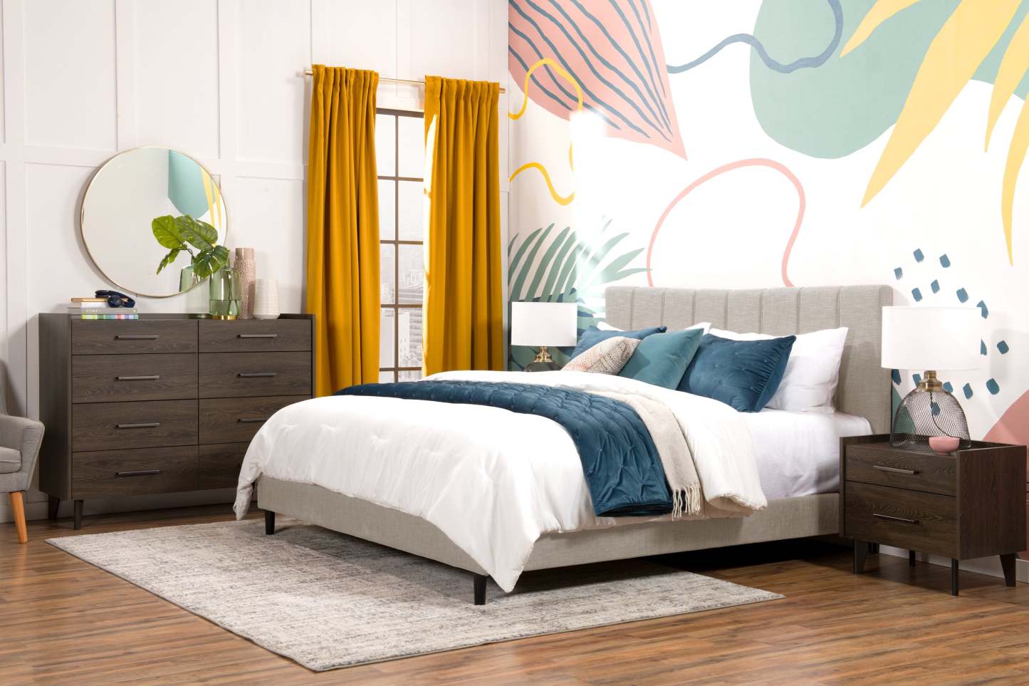 Paseo Upholstered Platform Bed in Taupe Fabric - King Size | Lit plateforme rembourré Paseo en tissu taupe - format très grand lit