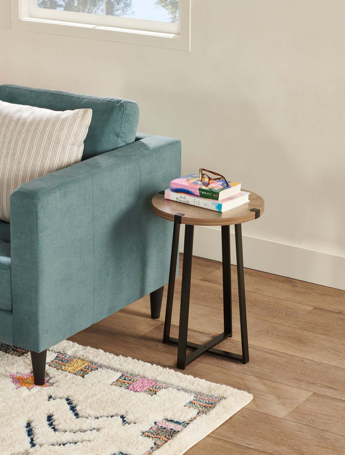 Table de fauteuil Pauly de 15 po avec dessus d’apparence bois - noisette