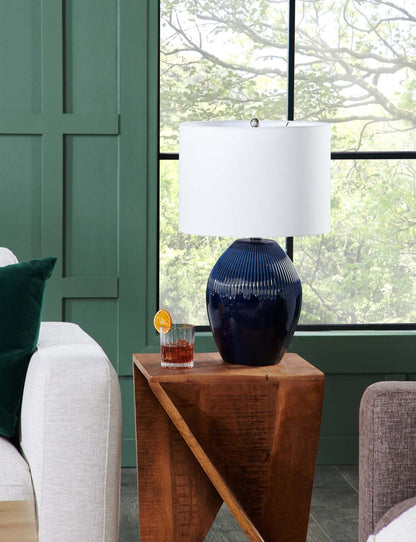 Kort &amp; Co. Penelope 24 Lampe de table en céramique bleue | Lampe de table Penelope de Kort &amp; Co. de 24 po en céramique bleue