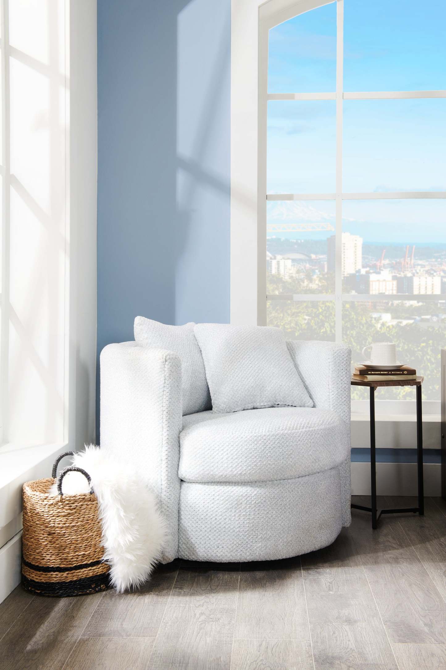 Made in Canada Petite 36 Chenille Fabric Swivel Cuddler Accent Chair - Teddy Star Grey | Fauteuil d’appoint pivotant Cuddler Petite de 36 po fabriqué au Canada en tissu de chenille - gris Teddy Star