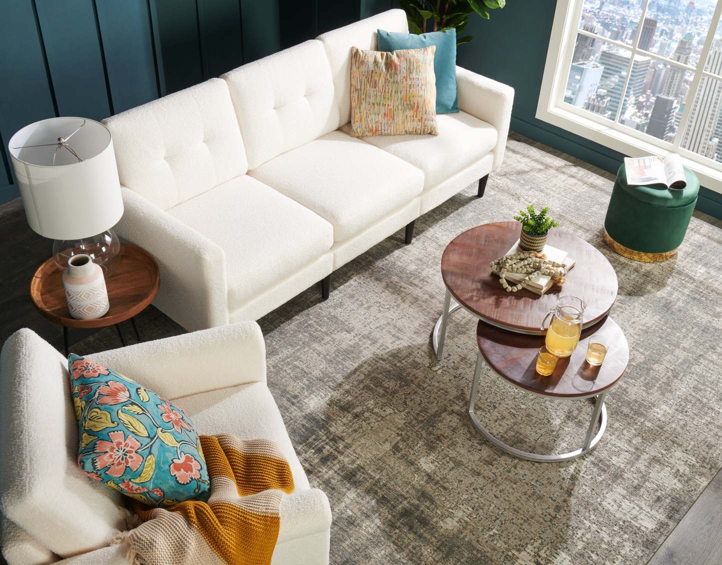 Phebe 16.5 Storage Ottoman with Gold Trim Base - Vert|Pouf de rangement Phebe de 16,5 po avec base à bordures dorées - vert