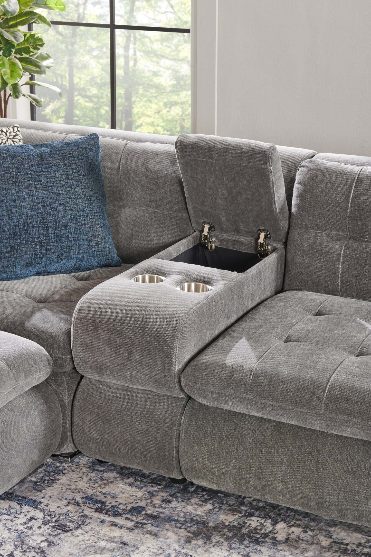 Canapé sectionnel modulaire Plaza de Scott Living 4 pièces en tissu avec console de rangement et 2 porte-gobelets - gris