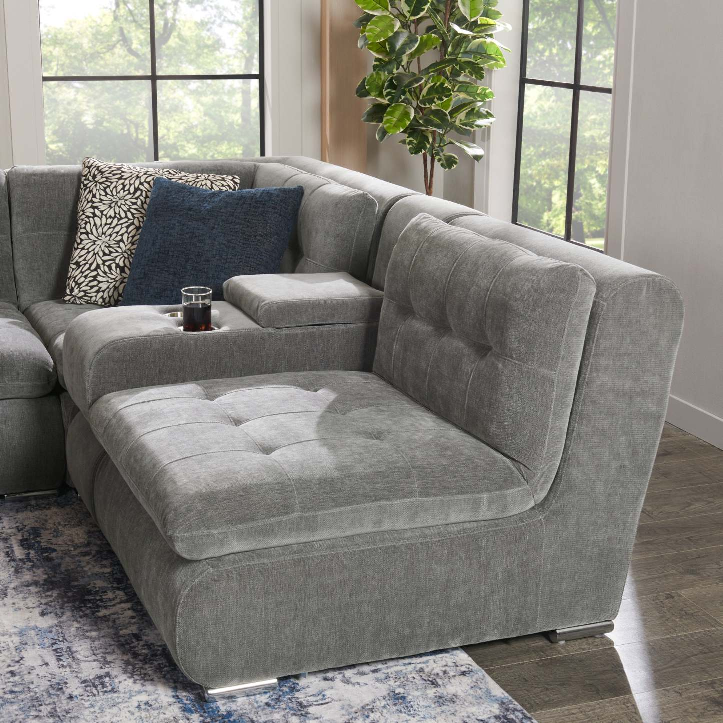 Canapé sectionnel modulaire Plaza de Scott Living 7 pièces en tissu avec console de rangement et 2 porte-gobelets - gris