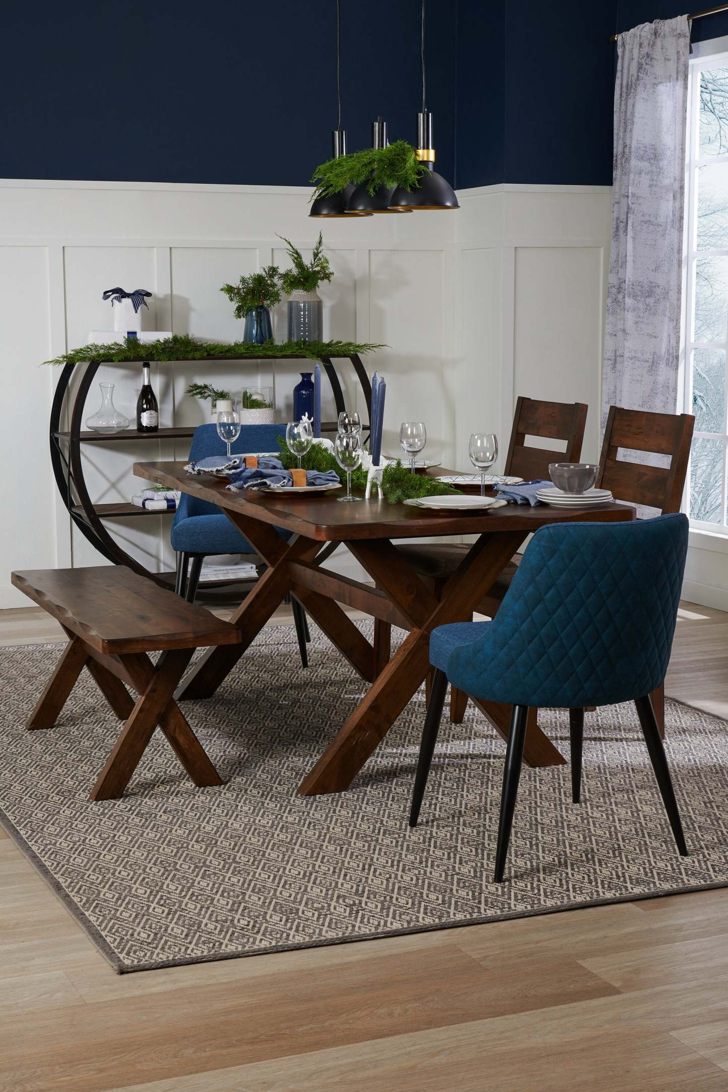 Table de salle à manger prune, bois, aspect Live-Edge, 70,75 W - marron muscade | Table de salle à manger Plum de 70,75 po (L) en bois avec apparence de bordures Live Edge - brun muscade