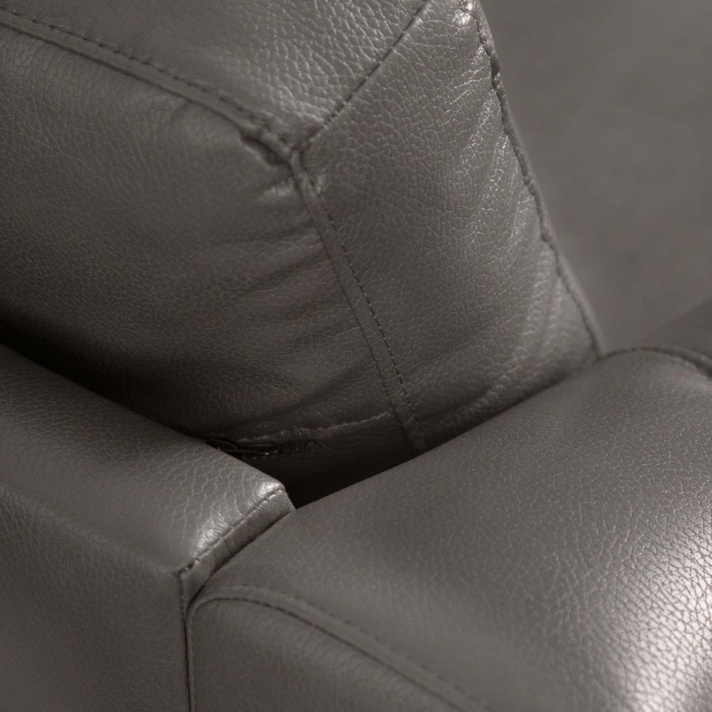 Andi 84 Sofa en tissu d'apparence cuir avec capitonnage - gris | Sofa Andi de 84 po en tissu d’apparence cuir avec capitonnage - gris