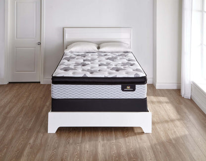 Serta Perfect Sleeper® Canada's Anniversary Pillow-Top Queen Mattress Set|Ensemble matelas à plateau-coussin Canada's Anniversary Perfect Sleeper de Serta pour grand lit