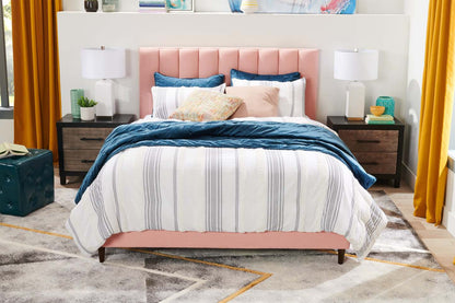 Kort &amp; Co. Lit plateforme rembourré Rain en tissu rose, capitonné - King Size | Lit plateforme rembourré Rain de Kort &amp; Co. en tissu rose capitonné - format très grand lit
