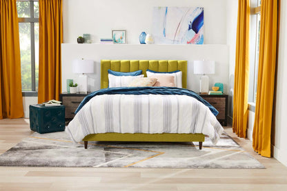 Kort &amp; Co. Lit plateforme rembourré Rain en tissu vert, capitonné - King Size | Lit plateforme rembourré Rain de Kort &amp; Co. en tissu vert capitonné - format très grand lit