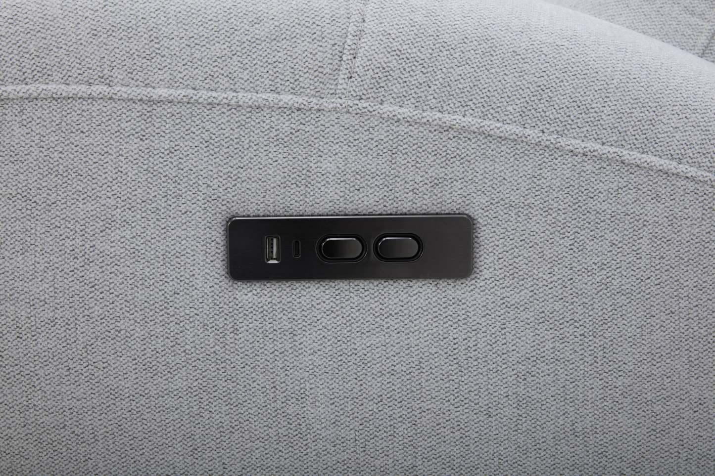 Reign 78 Fabric Power Reclining Loveseat with Console - Bronco Stone Grey | Causeuse à inclinaison électrique Reign de 78 po en tissu avec console - gris pierre Bronco