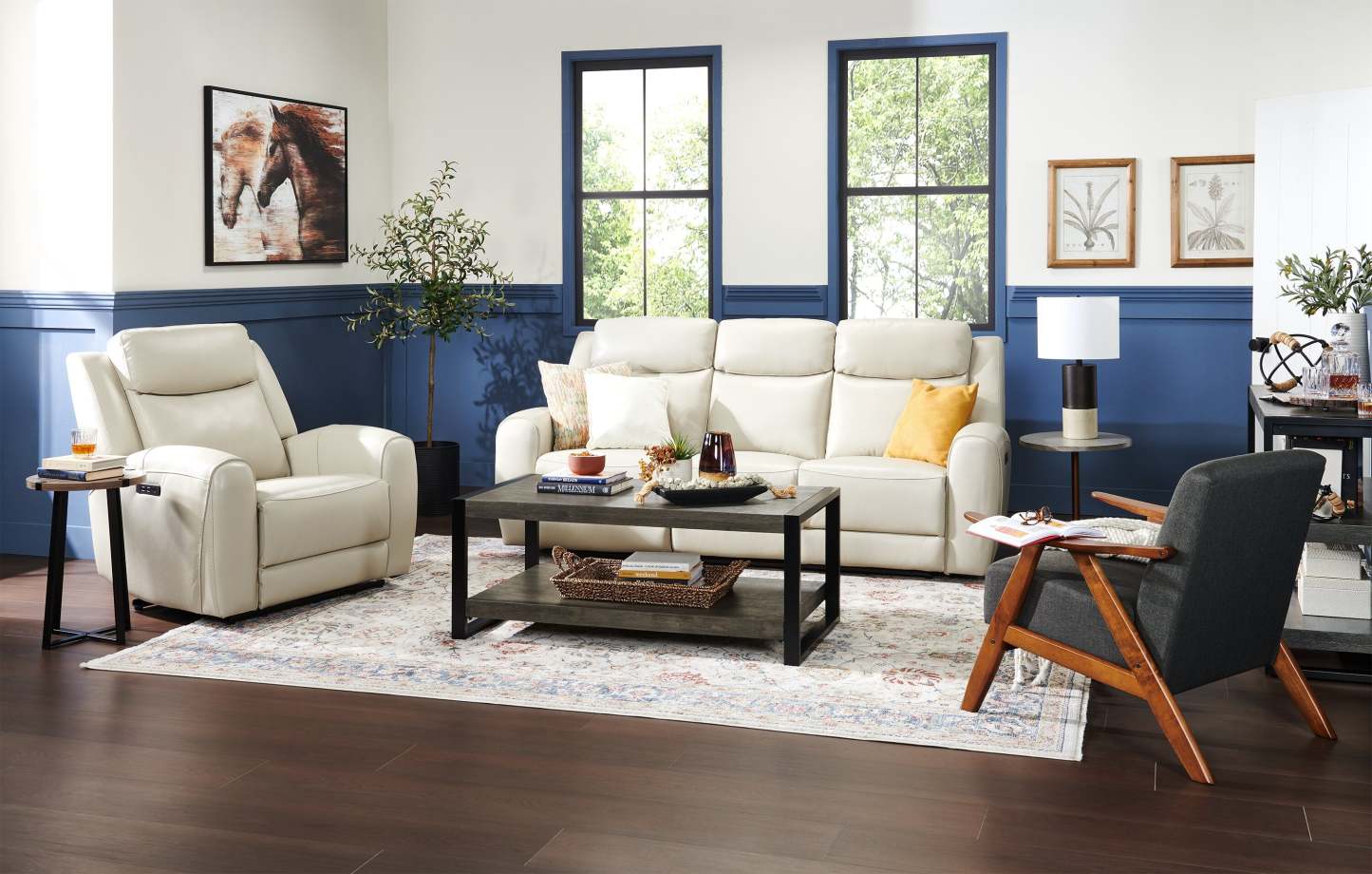 Sofa à inclinaison électrique Reign de 87 po en cuir véritable de qualité supérieure avec ports USB - taupe clair de lune Deltona