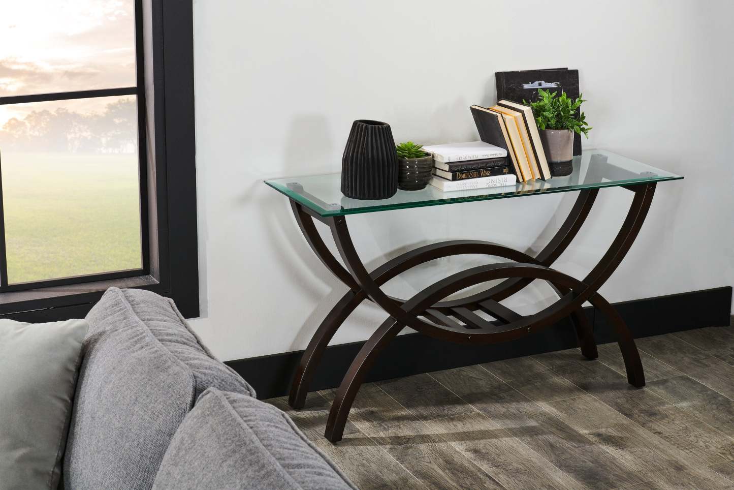 Ricci 48 Table de canapé moderne avec plateau en verre – Espresso avec pieds arqués | Table de salon moderne Ricci de 48 po avec dessus en verre - espresso avec pattes arquées