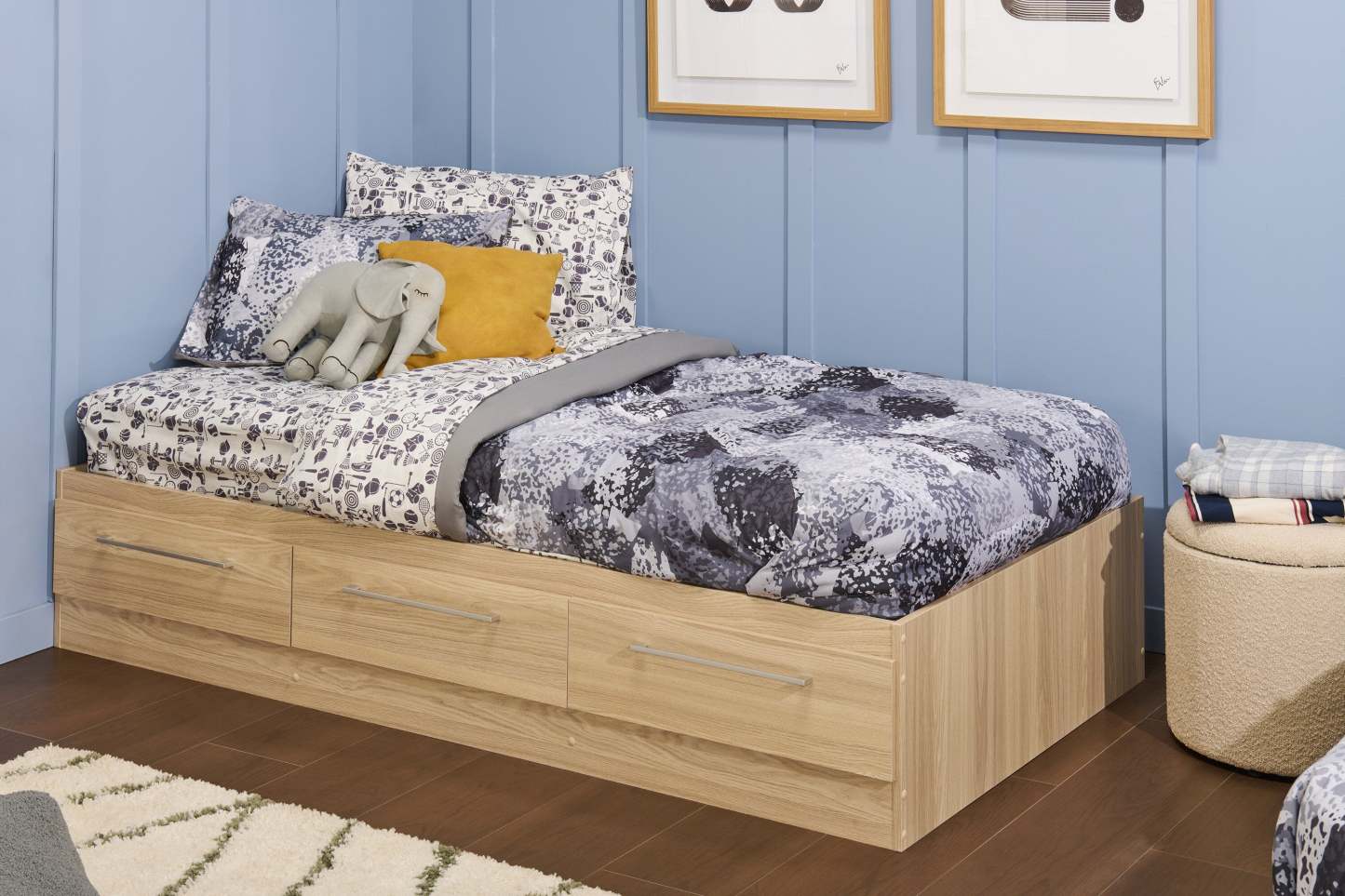 Lit Mates Riley avec rangement à 3 tiroirs pour enfants, fabriqué au Canada, naturel - taille simple | Lit matelot Riley avec 3 tiroirs de rangement pour enfants, fabriqué au Canada, naturel - format lit simple