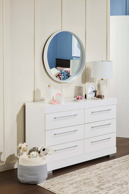 Commode à 6 tiroirs pour chambre à coucher Riley, 49 L x 31 H, fabriquée au Canada - Blanc | Commode de chambre à coucher Riley de 49 po (L) x 31 po (H) à 6 tiroirs, fabriquée au Canada - blanche