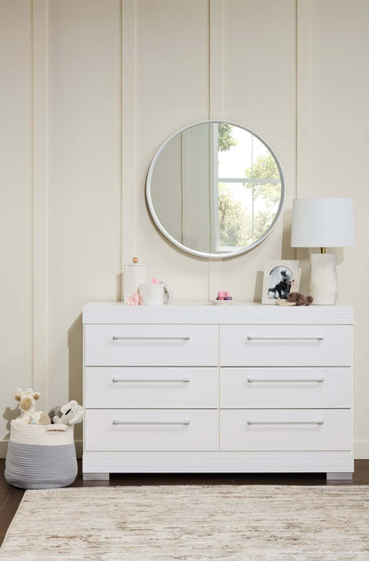 Commode à 6 tiroirs pour chambre à coucher Riley, 49 L x 31 H, fabriquée au Canada - Blanc | Commode de chambre à coucher Riley de 49 po (L) x 31 po (H) à 6 tiroirs, fabriquée au Canada - blanche