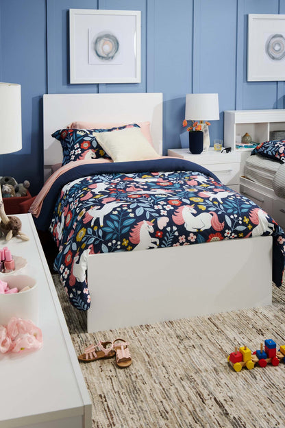 Lit à panneaux Riley avec tête de lit et cadre pour enfants, fabriqué au Canada, blanc - taille simple | Lit à panneaux Riley avec tête de lit et cadre de lit pour enfants, fabriqué au Canada, blanc - format lit simple