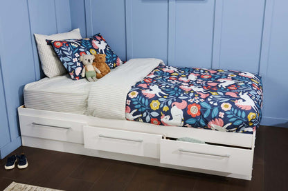 Lit Mates Riley avec rangement à 3 tiroirs pour enfants, fabriqué au Canada, blanc - taille simple | Lit matelot Riley avec 3 tiroirs de rangement pour enfants, fabriqué au Canada, blanc - format lit simple