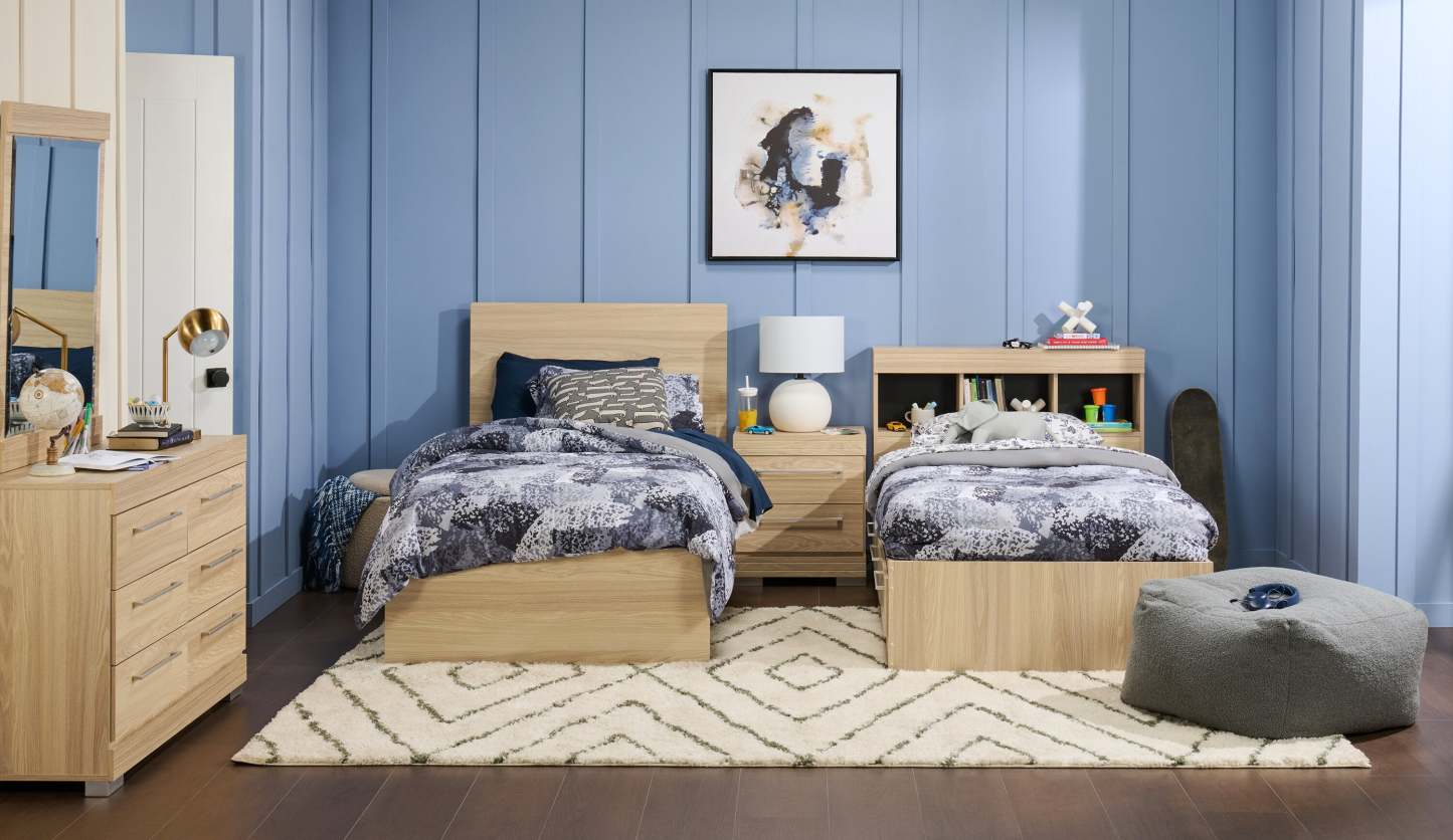 Table de chevet à 2 tiroirs Riley, 21 l x 24 h, fabriquée au Canada - Naturel | Table de nuit Riley de 21 po (L) x 24 po (H) à 2 tiroirs, fabriquée au Canada - naturelle