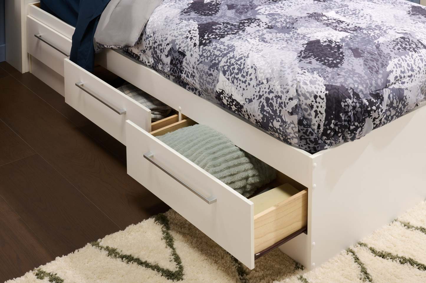 Ensemble de lit Riley Mates avec tête de lit bibliothèque pour enfants, fabriqué au Canada, blanc - taille simple | Lit matelot Riley avec ensemble de tête de lit bibliothèque pour enfants, fabriqué au Canada, blanc - format lit simple