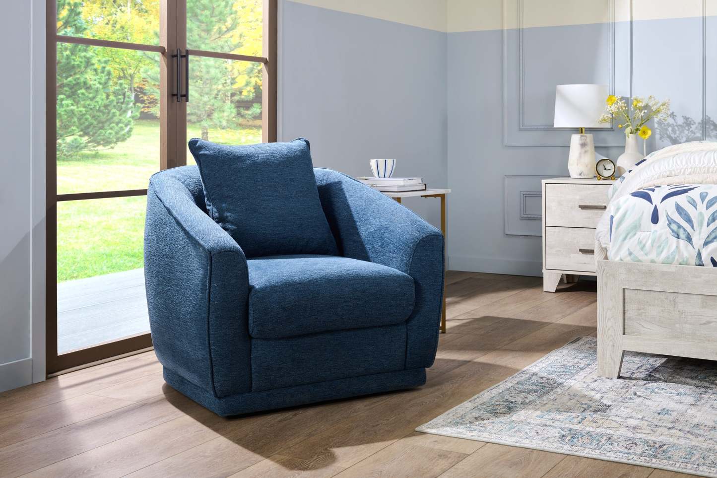 Fauteuil d'appoint pivotant en tissu chenille Rio 34,5 - Bleu | Fauteuil d'appoint pivotant Rio de 34,5 po en tissu chenille - bleu